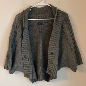 Gray Women's cable knit cropped warm neutral lambs wool Sweater size XS EUC!